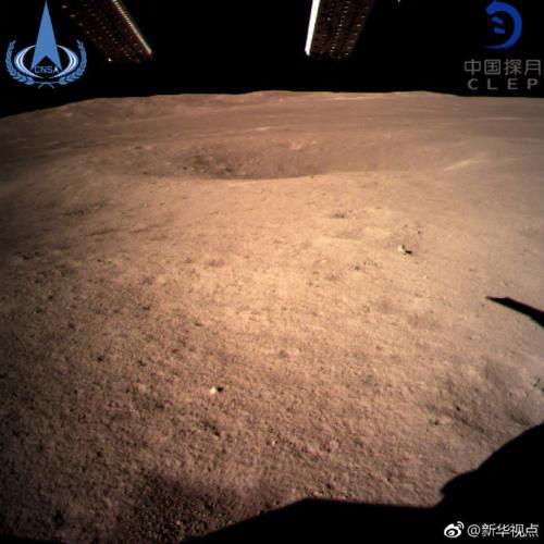 今天11时40分，嫦娥四号着陆器获取了月背影像图并传回地面。