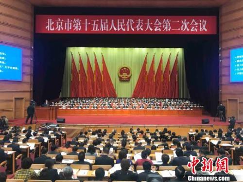北京市十五届人大二次会议14日开幕。北京市长陈吉宁向大会作政府工作报告。　尹力摄