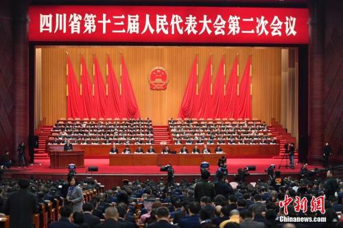 1月14日，四川省第十三届人民代表大会第二次会议在成都开幕。中新社记者张浪摄