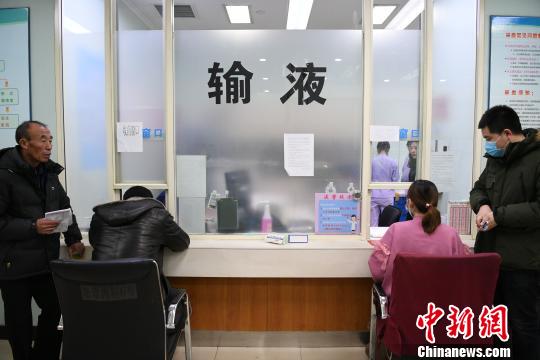 目前，吉林省十余家医院已取消成人普通门诊输液，向“全民输液”宣战。　张瑶 摄