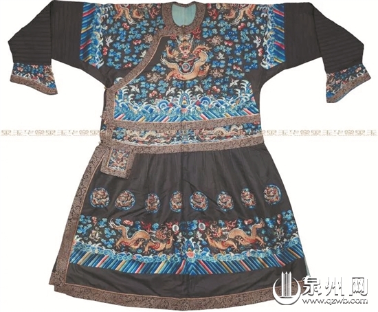 皇亲国戚在祭地仪式等场合穿的朝服