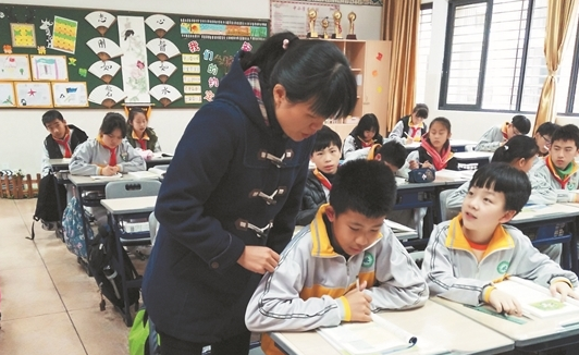 晋江12所小学推行课后延时服务 以老师为主开展托管服务
