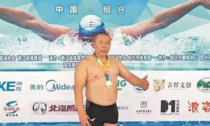 南安200斤大叔泳技超群 将参加世界游泳大师赛