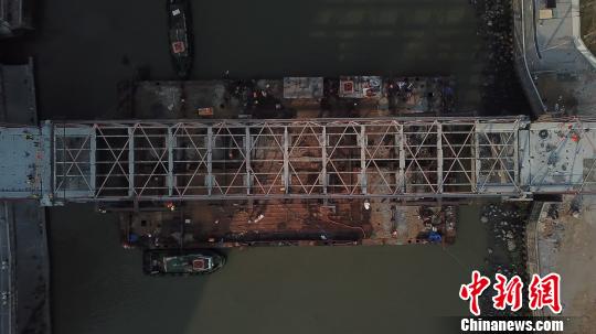 中菲合作中国援建菲律宾帕西格河EP大桥原桥主跨平移拆除