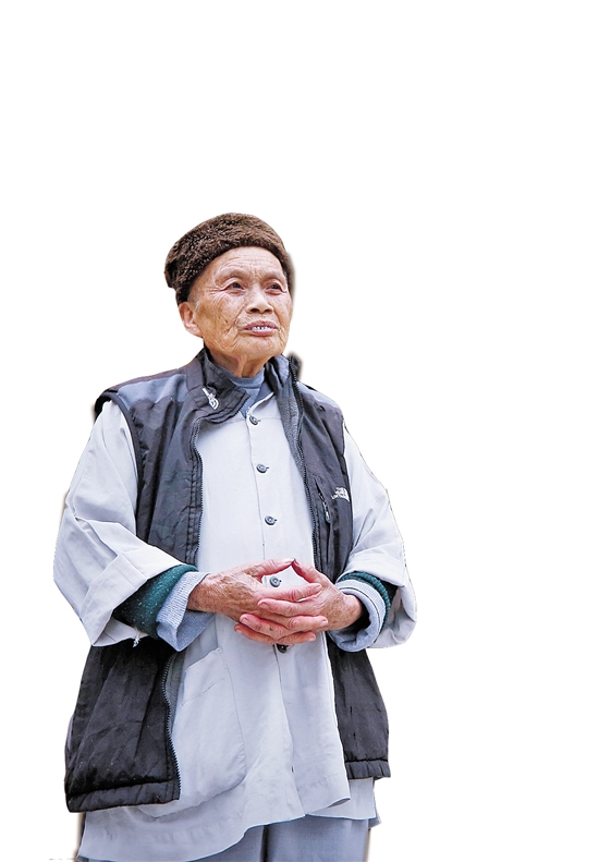 泉港峰尾清明庵里，83岁的释宽参40年养育了17个孩子。