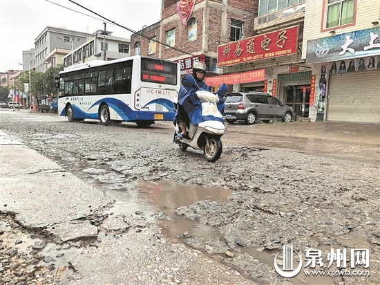 电动车经过坑洼路段存在安全隐患