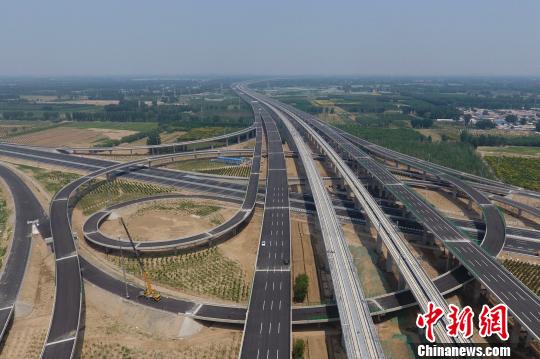 北京大兴国际机场重要配套保障工程——北京大兴机场高速公路和北京大兴机场北线高速公路中段工程将于2019年6月底建成，并具备通车条件。　<a target=