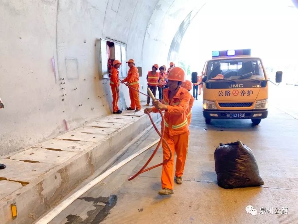 晋江公路分局组织开展2019年公路养护应急演练活动