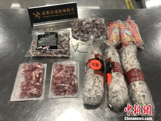 中国游客从国外带20公斤猪肉被挡获其中两块火腿价值近万