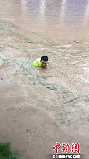 四川巴中持续强降雨致3万余人受灾多条道路中断