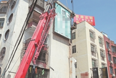 有惊无险！晋江安海一商住楼垃圾通道墙体深夜开裂