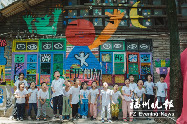 垃圾变身艺术品 福州这群孩子打造“垃圾美术馆”
