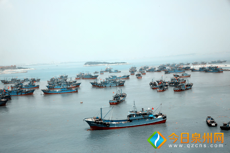 福建海域全面开渔 上千艘渔船驶向大海 场面浩大