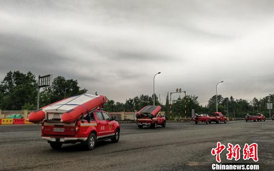 四川消防大批救援力量集结出动增援汶川抢险救灾工作