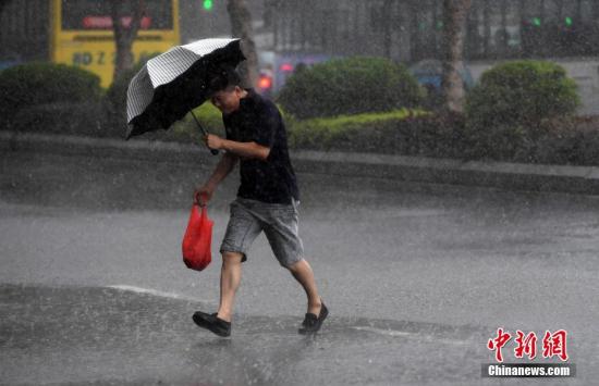 福建迎今夏首个登陆台风：近12万人次转移 损失较小