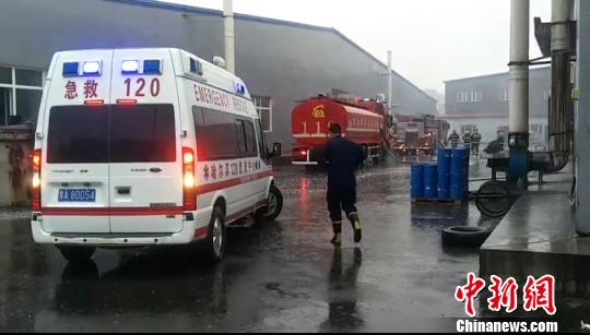 哈尔滨一工业催化中心中试车间发生爆燃过火面积200余平米