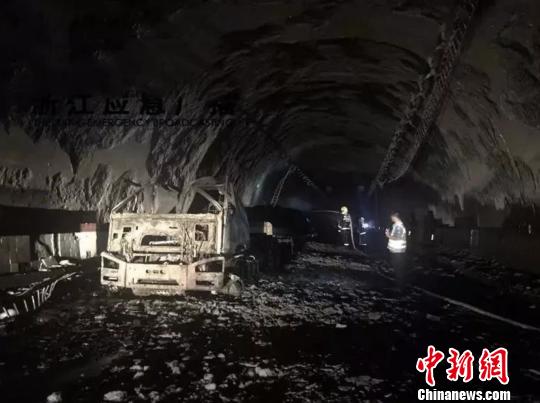 浙江高速隧道货车自燃事故：吸入废气窒息致伤亡