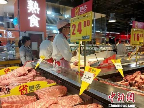 资料图：超市里正在售卖的猪肉。<a target=