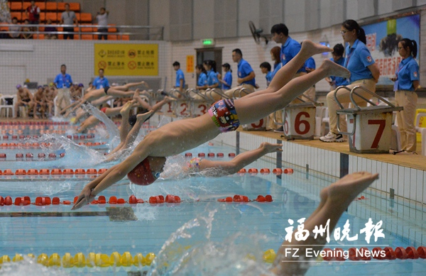 福州市中小学生游泳联赛首日 赛会多项纪录频频被打破