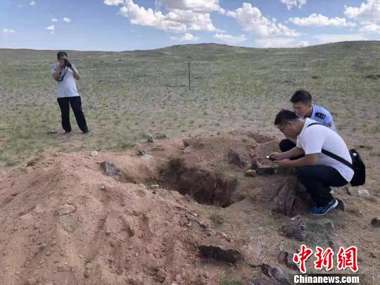 内蒙古移民警察破获一起跨省盗墓大案追回文物15件