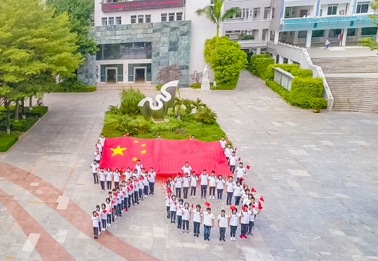 泉州实验中学三校区同步举办庆祝新中国70华诞远足活动