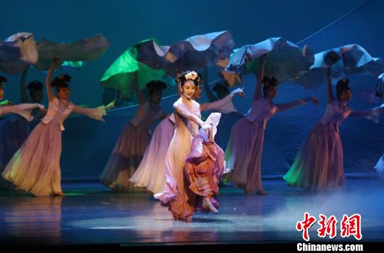 当地时间9月28日，一场名《人生若只如初见》的新时代中国古典舞剧在莫斯科拉开帷幕。　王修君 摄