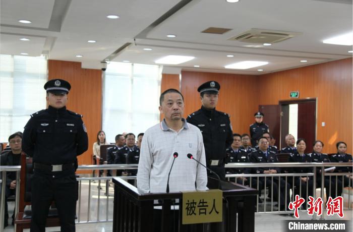 广西柳州一处级干部受审被控充当“保护伞”多次受贿