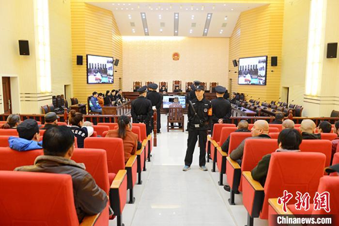 11月29日上午，备受社会关注的“江西上饶五小杀人案”在江西省上饶市中级人民法院一审公开开庭。　上饶市中级人民法院 摄