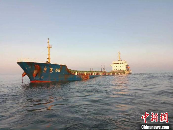 浙江温州南麂水域一货船遇险11名船员弃船获救