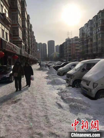 12月28日至30日，哈尔滨市迎来暴雪天气。　姜辉 摄