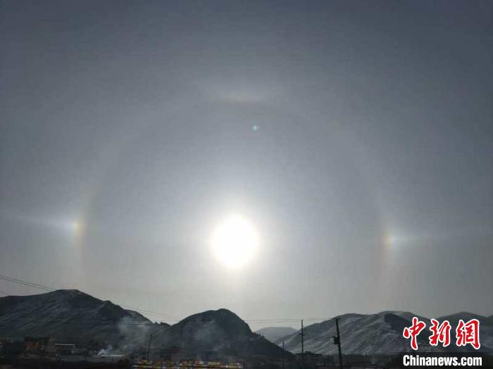青海上空出现三个太阳奇观气象专家称为为幻日