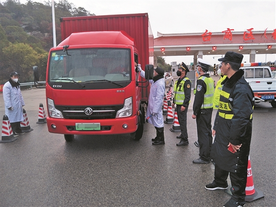 泉州臺商投資區(qū)交通檢疫站24小時監(jiān)測 高速公路出口嚴測體溫