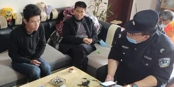 臺商區(qū)：“戰(zhàn)疫”路上鞋子走到開口 群眾給輔警送新鞋