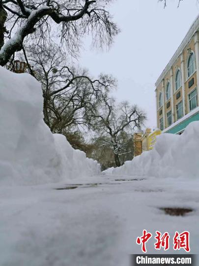 内蒙古呼伦贝尔遭遇特大暴雪局地降雪量破历史极值