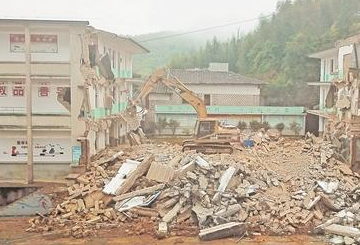 永春县一栋使用38年的危旧教学楼拆除后重建
