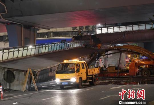 杭州天桥坍塌事故现场。(资料图) 王刚 摄