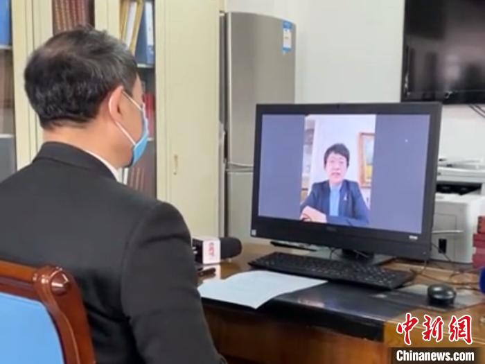 乔杰院士(电脑屏幕中)与杨宝峰院士视频连线 黑龙江省委宣传部供图